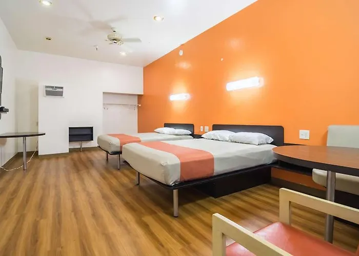 6 Az Hotel *