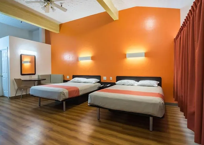 6 Az Hotel Globe