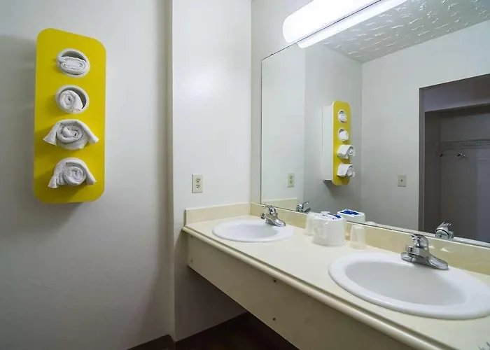 6 Az Hotel