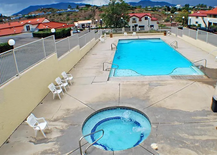 Hotel 6 Az *