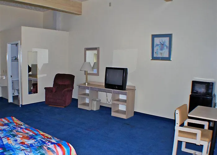 6 Az Hotel *